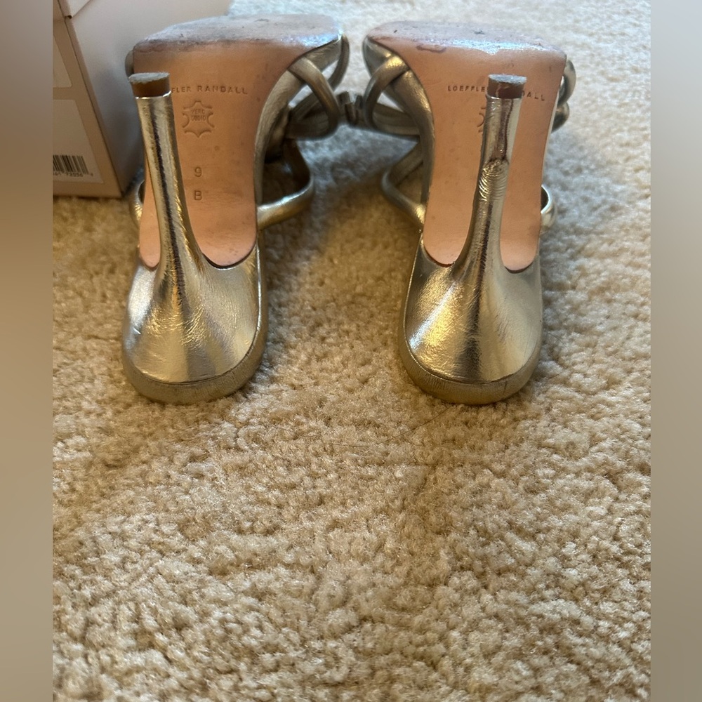 Loeffler Randall Margi Champagne Bow Heel
Size 9 - Picture 9 of 14